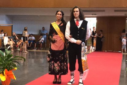 Les pubilles, a l’entrar al saló de plens de la Paeria a les passades Festes de Maig.