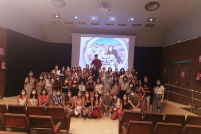 Foto de familia de los residentes que este año han acabado su formación en Lleida.
