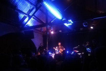 El cuarteto Manel, que llenó anoche el Teatre de la Llotja, presentó los temas de su nuevo disco, ‘Per la bona gent’, mientras Mishima llenó el Cafè del Teatre el viernes.