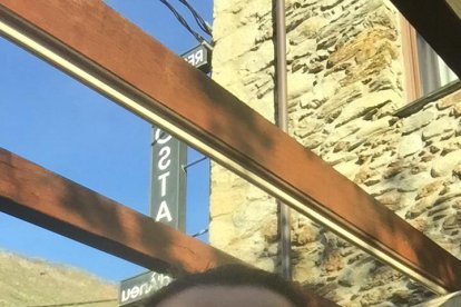 Una terraza de Esterri d’Àneu en la mañana de ayer.