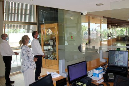Cuatro jugadores de pádel, ayer en las pistas del Pàdel Indoor.
