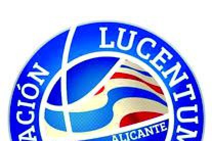 Adrián Chapela pressiona Pedro Llompart, un dels jugadors més destacats de l’Alacant.