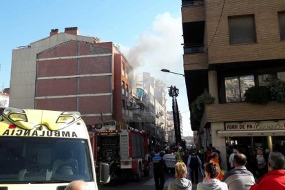 Un incendi crema totalment un pis a Lleida