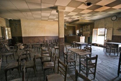 Mariano Grau y el alcalde Joan Eroles (sentados) durante el acto de ayer.