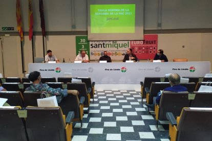 Imagen de una de las actividades ayer en la Fira, una cata de vinos en el pabellón de la alimentación.