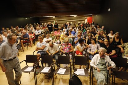 L’Orfeó Lleidatà es va omplir a vessar per a l’acte d’Òmnium, en la qual Mauri va mostrar “les proves que no es van acceptar en el judici”.