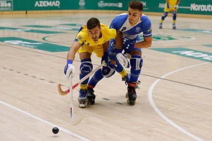 Momento en que Andreu Tomàs anotó el 1-3 al recoger el rechace del portero Malián tras el lanzamiento de un penalti.