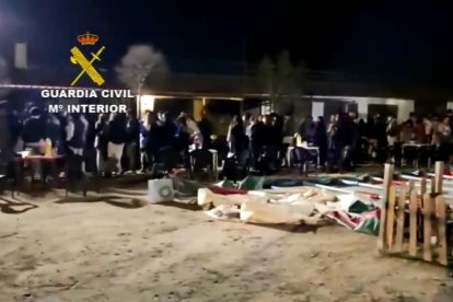 Els Bombers van rescatar un jove que va fugir al veure els Mossos i va caure per un barranc a Sant Feliu.