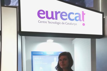 Un visitante utilizaba ayer unas gafas de realidad virtual de Dell.