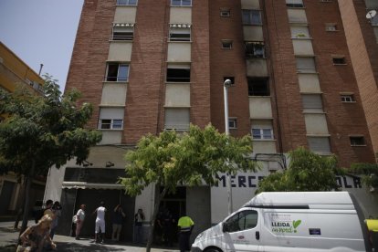 El incendio se produjo en un piso de la segunda planta de la calle Venus, en la Mariola.