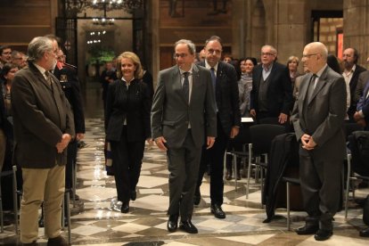 Por la libertad de los presos  -  Como cada lunes desde hace más de dos años, los cantaires se congregaron de nuevo ayer ante la Paeria para exigir la libertad de los líderes independentistas encarcelados por el 1-O y el libre retorno a Cataluny ...