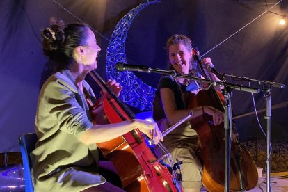 La formación Inversen Band, en plena actuación en el parque arqueológico de Guissona.