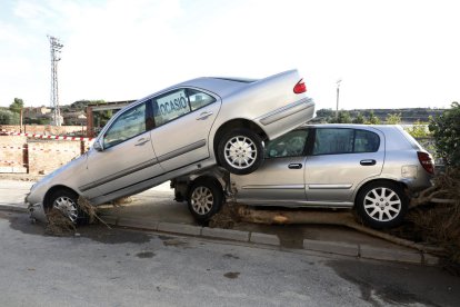 El conseller Calvet durant la visita a la Floresta acompanyat per l’alcalde Jaume Setó.