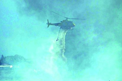 Les cues generades pel tall de l’autovia a causa dels dos incendis van ser quilomètriques.