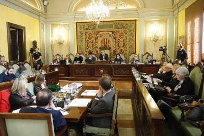 El pleno de la Paeria se prolongó ayer durante unas cuatro horas y media.
