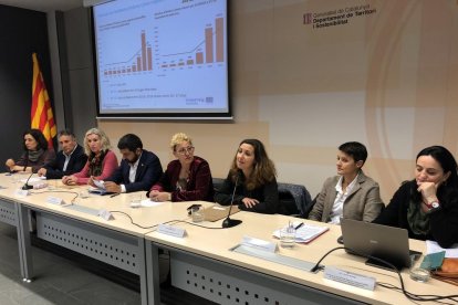 El conseller Chakir el Homrani es va reunir ahir amb joves immigrants que fan tasques de voluntariat a Montgai.