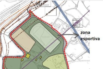 Al plànol podeu veure les àmplies clarianes a la zona del parc públic, en contrast amb la densitat de puntets verds –arbres– a la zona del càmping.