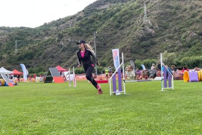 La competició va arrancar ahir al camp municipal de futbol de Rialp, dividit en quatre pistes.