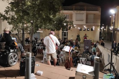 Los más pequeños disfrutaron de cerca la naturaleza y los animales ayer en la Granja Pifarré de Lleida.