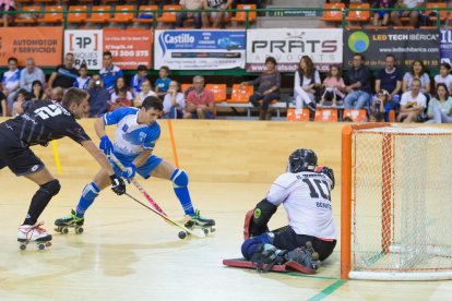 Àlex Creus defensa Bruno en un partit d’aquesta temporada.