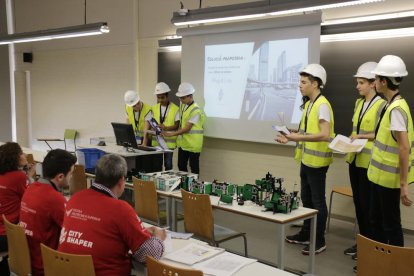 Un projecte per aplicar la tecnologia de les plaques fotovoltaiques als edificis guanya la First Lego League de Lleida