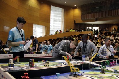 Un projecte per aplicar la tecnologia de les plaques fotovoltaiques als edificis guanya la First Lego League de Lleida