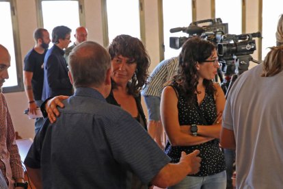 Reunió d’alcaldes dels municipis afectats pel gran incendi amb la consellera a Flix.