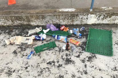 Equipamiento centenario - Una instalación en su día tan emblemática como el velódromo se encuentra desprotegida y, al margen de su deterioro, ya que la pista presenta numerosas grietas, es foco frecuente de actos de vandalismo y botellón. Fr ...