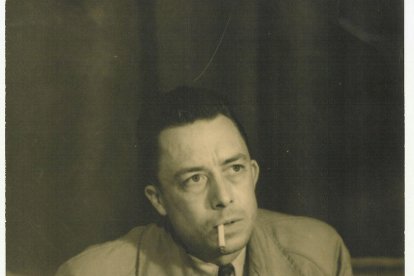 Clásicos que vuelven  -  ‘La peste’, de Albert Camus, es uno de los títulos que ha puesto de actualidad la Covid-19, pero hay más clásicos que han regresado en tiempos de confinamiento. El último hombre, de Mary Shelley; el Ensayo de la ce ...