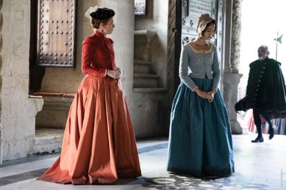 Clásicos que vuelven  -  ‘La peste’, de Albert Camus, es uno de los títulos que ha puesto de actualidad la Covid-19, pero hay más clásicos que han regresado en tiempos de confinamiento. El último hombre, de Mary Shelley; el Ensayo de la ce ...