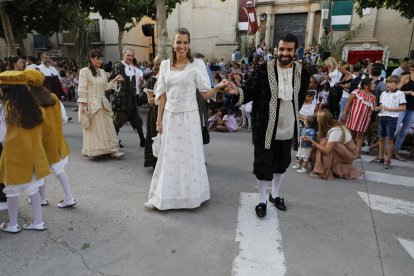 Els més petits van complir la tradició i van trucar tots junts a les portes de Cal Bufalà.