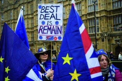 El Brexit manté dividida la societat britànica, amb constants protestes als carrers.