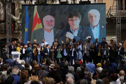 Presentació dels candidats de JxCAT a Barcelona amb, entre d’altres, l’alcaldable lleidatà Toni Postius, i Gabriel Rufián en un acte d’ERC a Vilanova i la Geltrú.