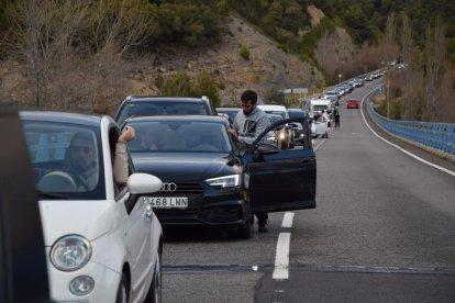 Les cues que la protesta va generar a la C-14 en direcció a Lleida.