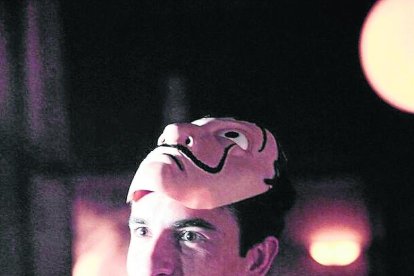 Fotos del piloto leridano Marc Márquez durante el rodaje de ‘La Casa de Papel’.