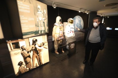 L’assessor científic Rafael Clemente, durant la presentació de l’exposició ‘Apollo 11. L’arribada de l’home a la Lluna’, ahir.