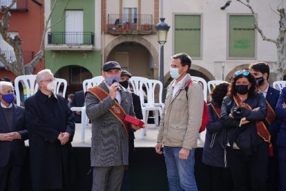 La corporación, junto al obispo Joan Enric Vives, iniciaron la jornada con una visita al santuario del Sant Crist.
