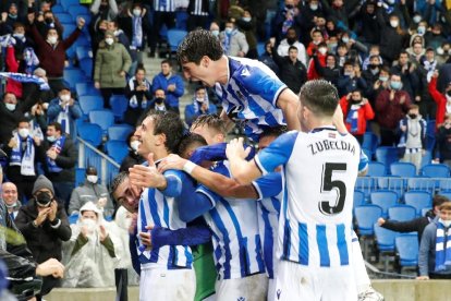 Els jugadors del Barça, desesperats després d’un dels gols del partit de dimecres a Munic.