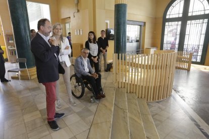 Presentación de la nueva rampa, ayer en la Escola del Treball.