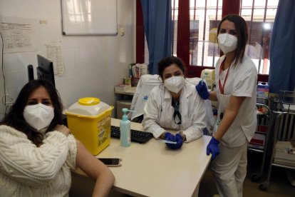 Unos 300 trabajadores de la prisión de Lleida reciben la vacuna de Astrazeneca