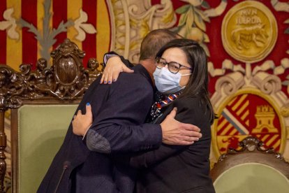 Moment en què PSC, PP i els regidors no adscrits voten en contra del pressupost del 2022.