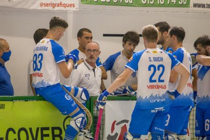 Jepi Selva intenta superar Gnata davant de la presència del veterà Pedro Gil.