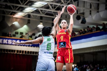 Irati Etxarri jugó ayer ante Hungría sus primeros minutos con la selección española absoluta.