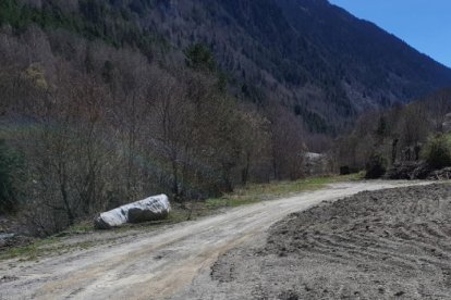 Amos de tres edificacions il·legals les enderroquen a instàncies del Govern