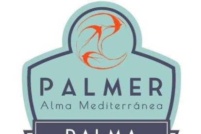 Michael Carrera se cuelga del aro, una acción que repitió en dos ocasiones.