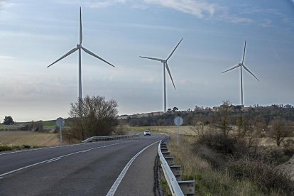 Aerogeneradores junto al núcleo deshabitado Montargull, entre Talavera y Santa Coloma de Queralt.