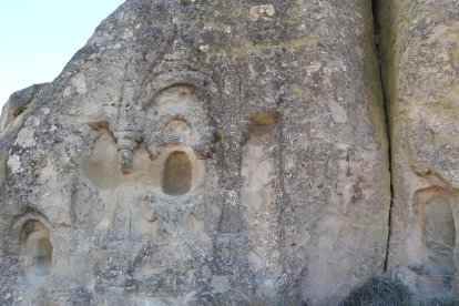 Baix relleus en busca d'autor