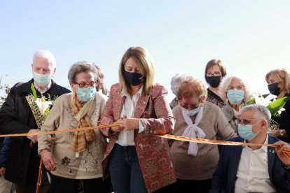 Aitona inaugura el nuevo centro de servicios para dar 