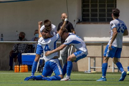 Els jugadors del Borges aplaudeixen els seus aficionats, que no els van deixar sols en un partit decisiu.