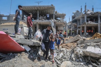 L’Exèrcit israelià ataca amb artilleria des de la frontera amb Gaza.